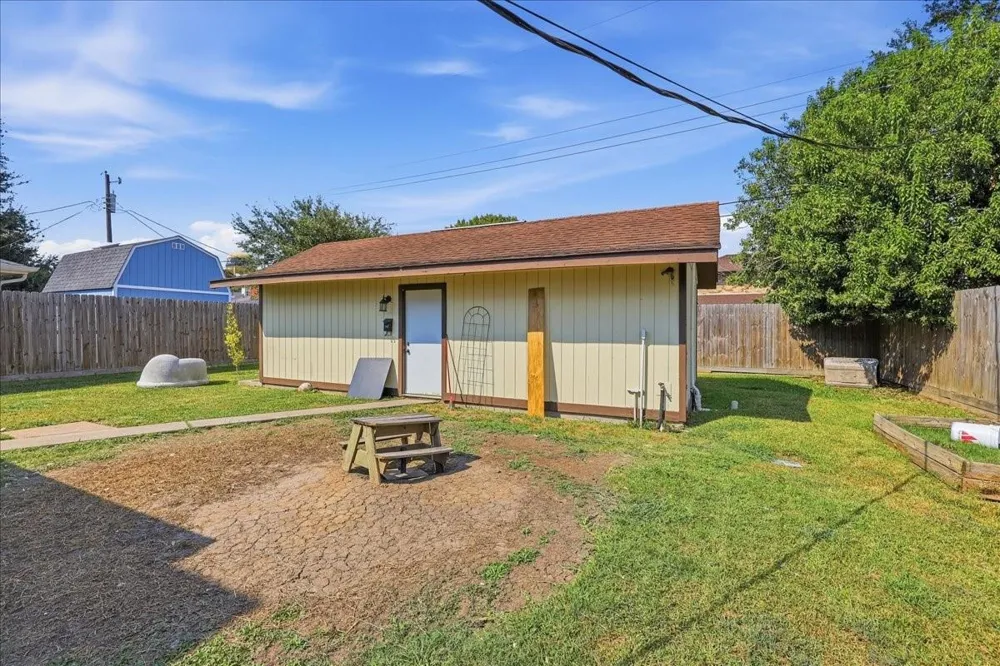 711 S 6th Street Nederland, TX 77627