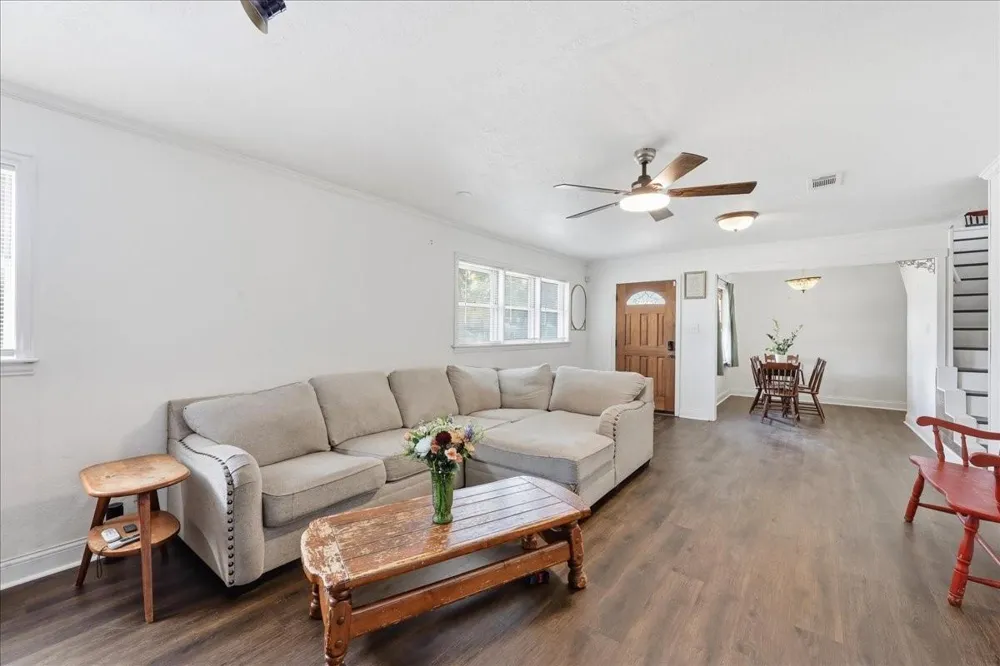 711 S 6th Street Nederland, TX 77627