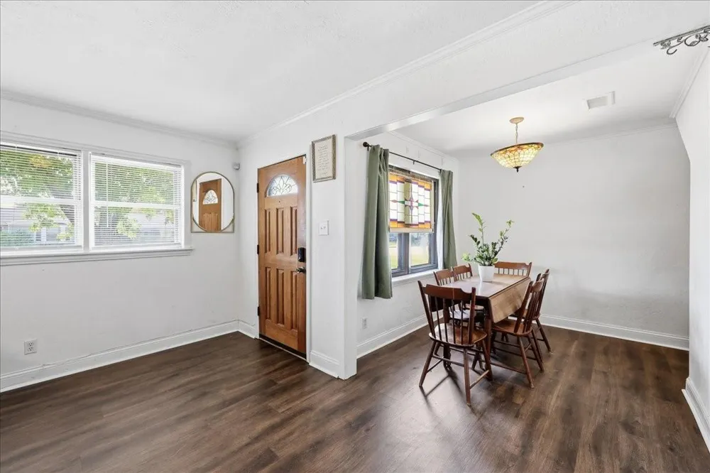 711 S 6th Street Nederland, TX 77627