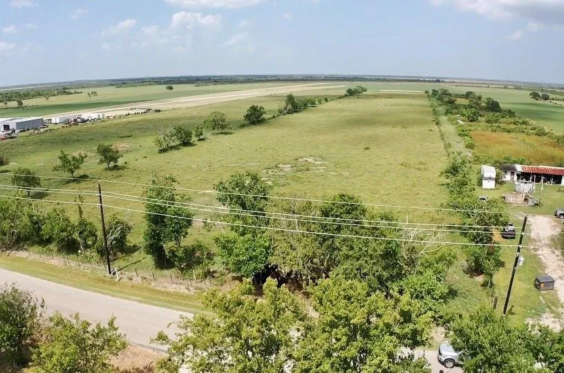 212 County Road Angleton, TX 77515