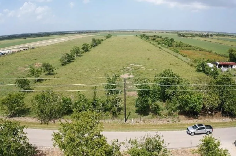 212 County Road Angleton, TX 77515