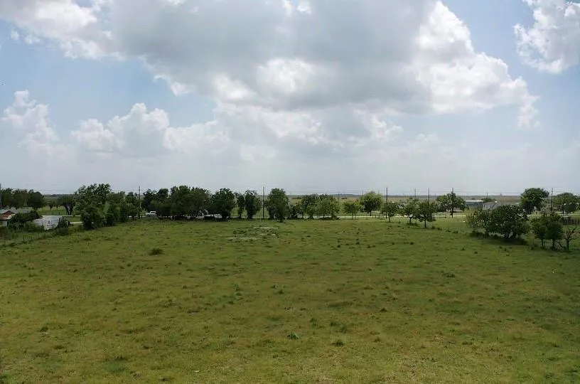 212 County Road Angleton, TX 77515
