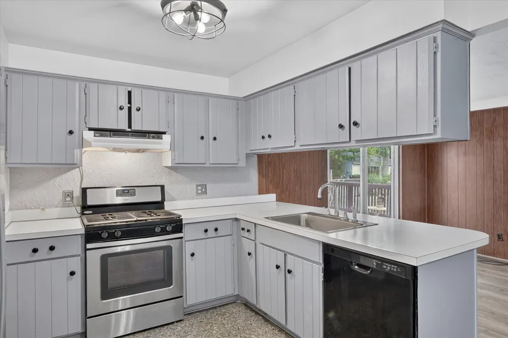 30308 Yorkshire Drive Madison Heights, MI 48071