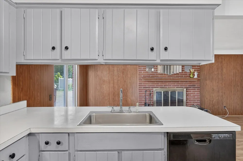 30308 Yorkshire Drive Madison Heights, MI 48071