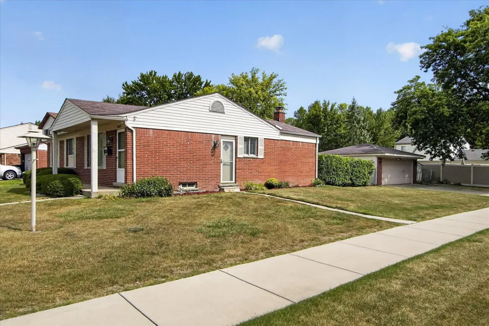 30308 Yorkshire Drive Madison Heights, MI 48071