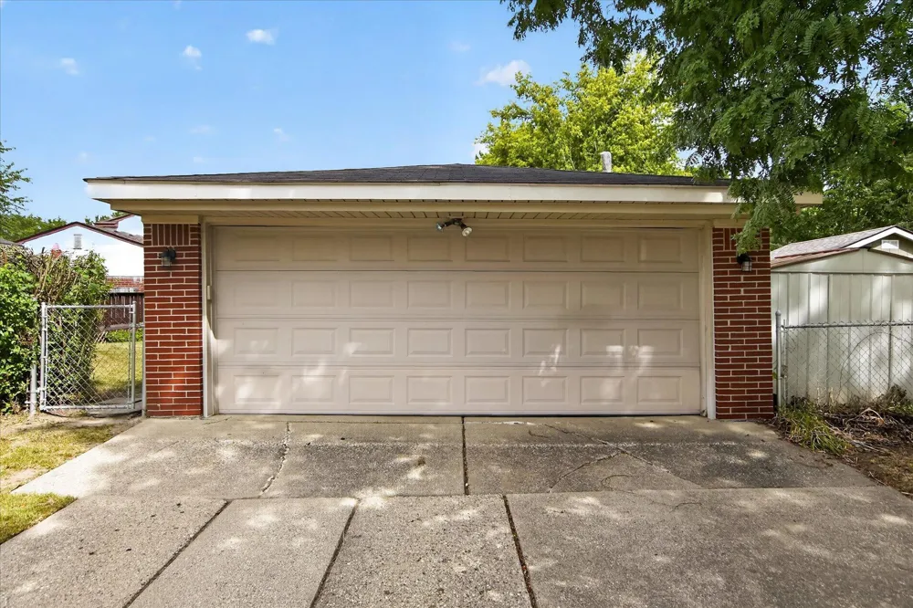 30308 Yorkshire Drive Madison Heights, MI 48071