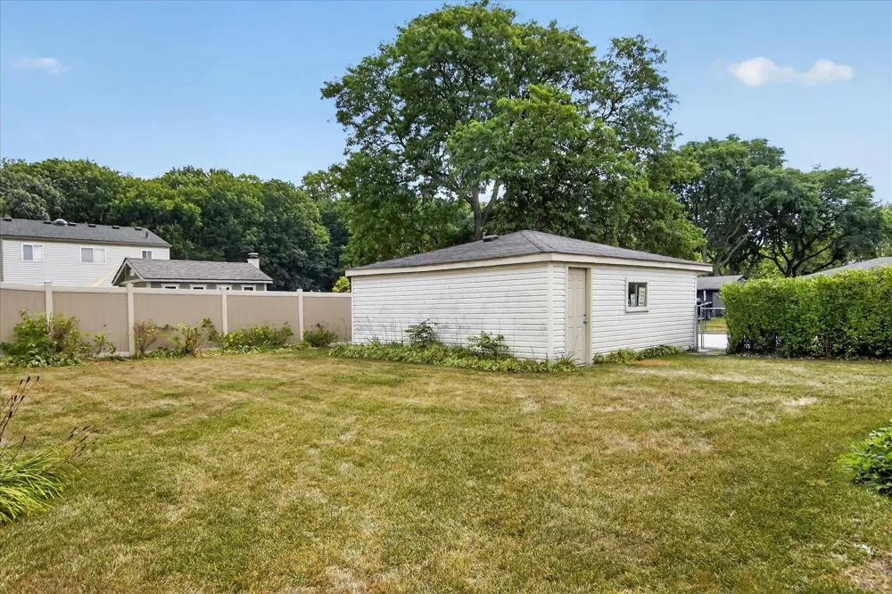 30308 Yorkshire Drive Madison Heights, MI 48071