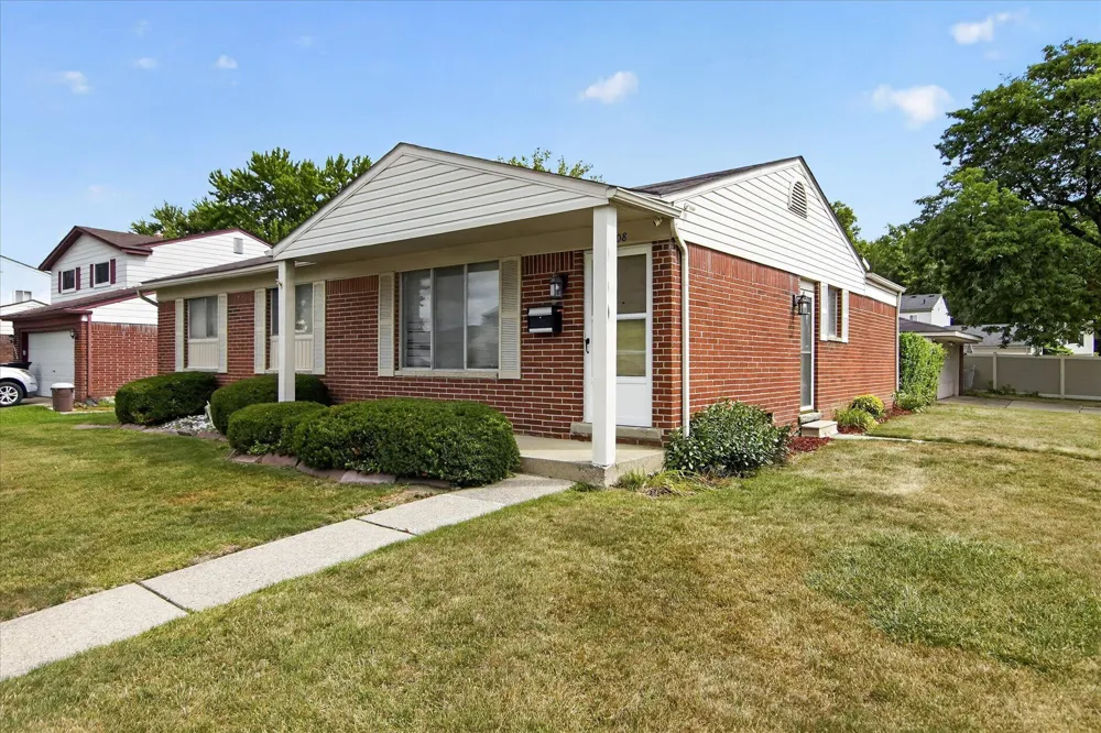 30308 Yorkshire Drive Madison Heights, MI 48071