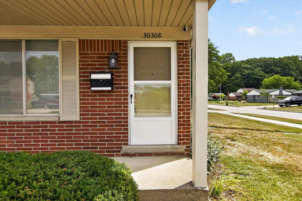 30308 Yorkshire Drive Madison Heights, MI 48071