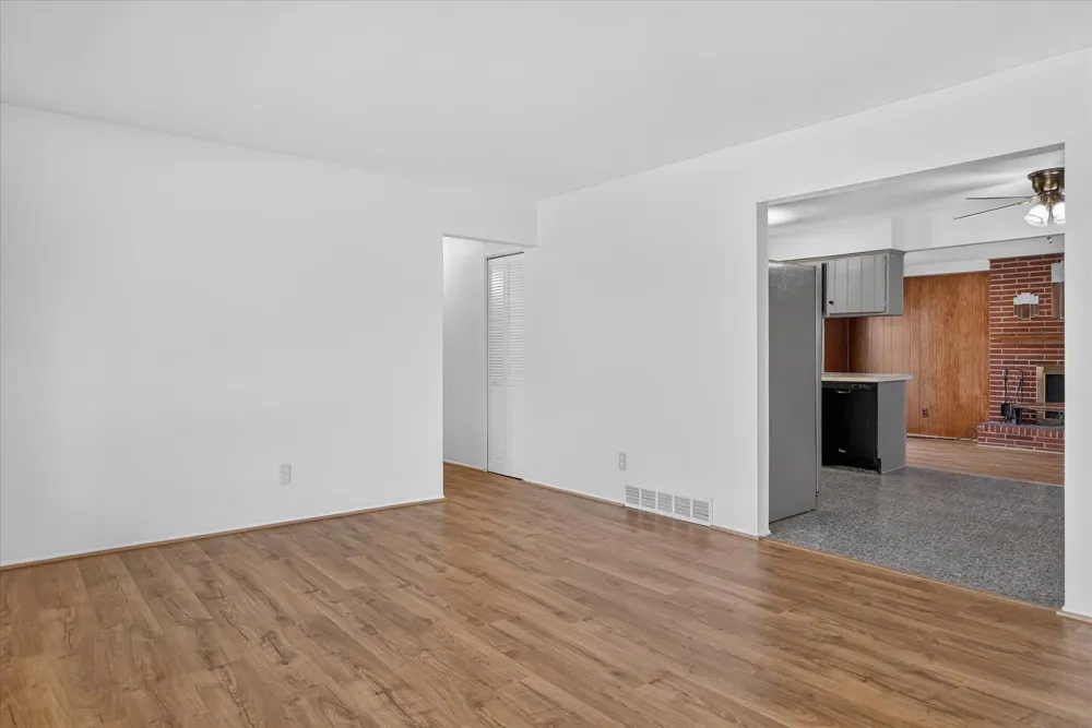 30308 Yorkshire Drive Madison Heights, MI 48071