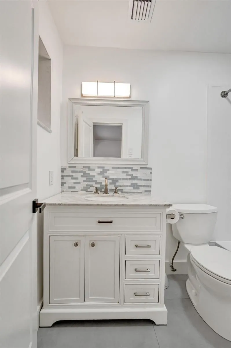 1738 NE 52nd Street Fort Lauderdale, FL 33334