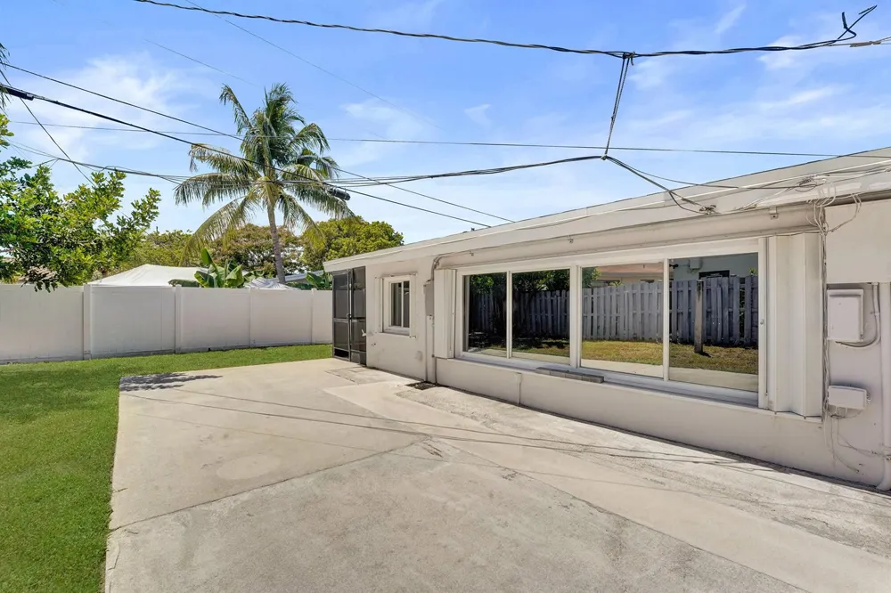 1738 NE 52nd Street Fort Lauderdale, FL 33334