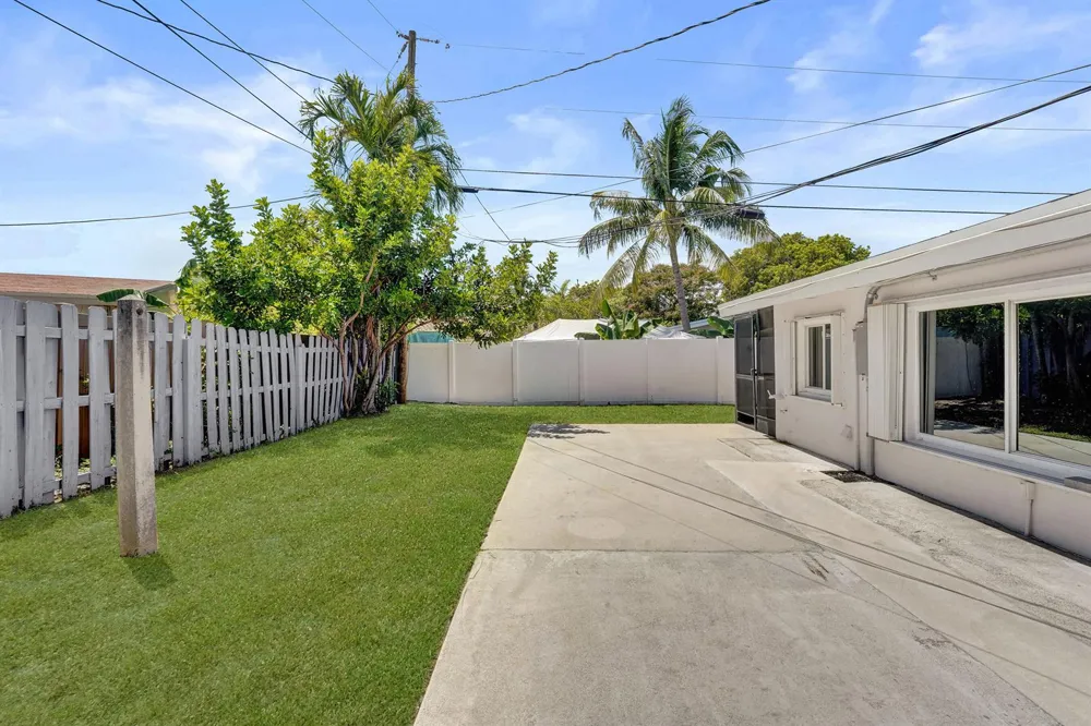 1738 NE 52nd Street Fort Lauderdale, FL 33334
