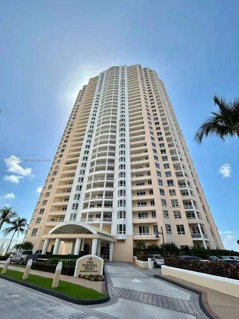 808 Brickell Key Dr #404