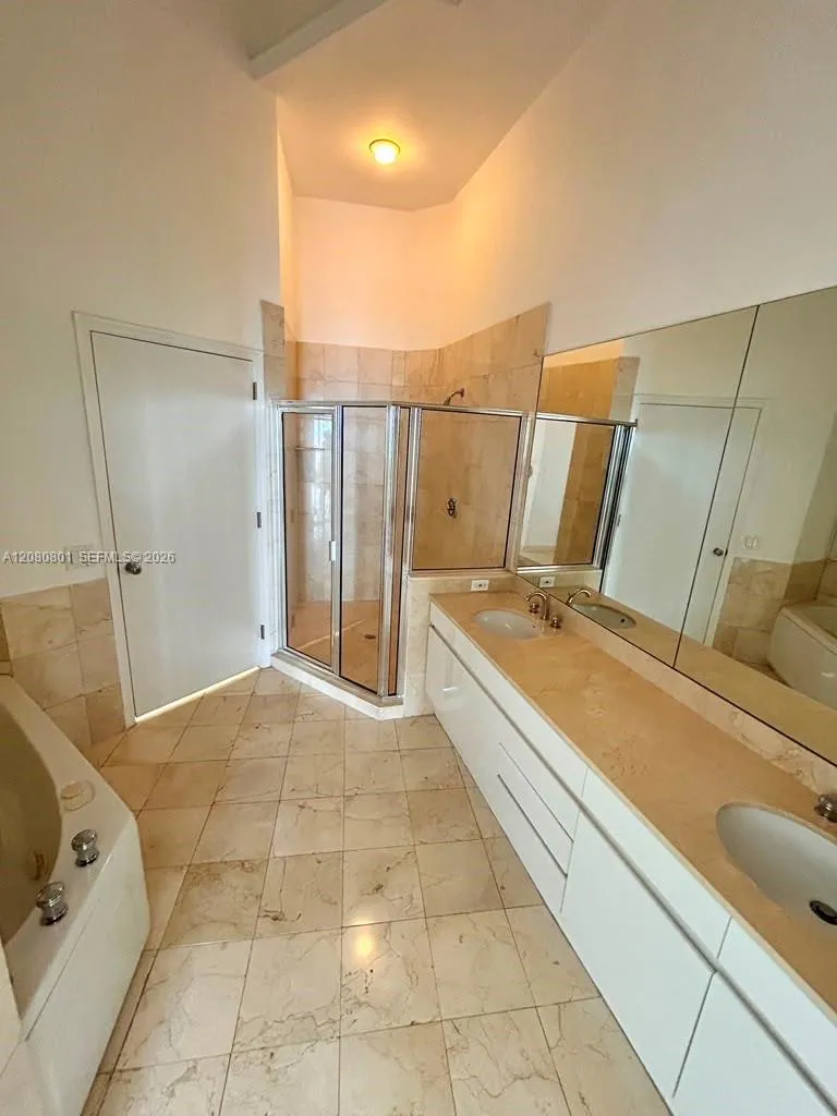 808 Brickell Key Dr #404 Miami, FL 33131