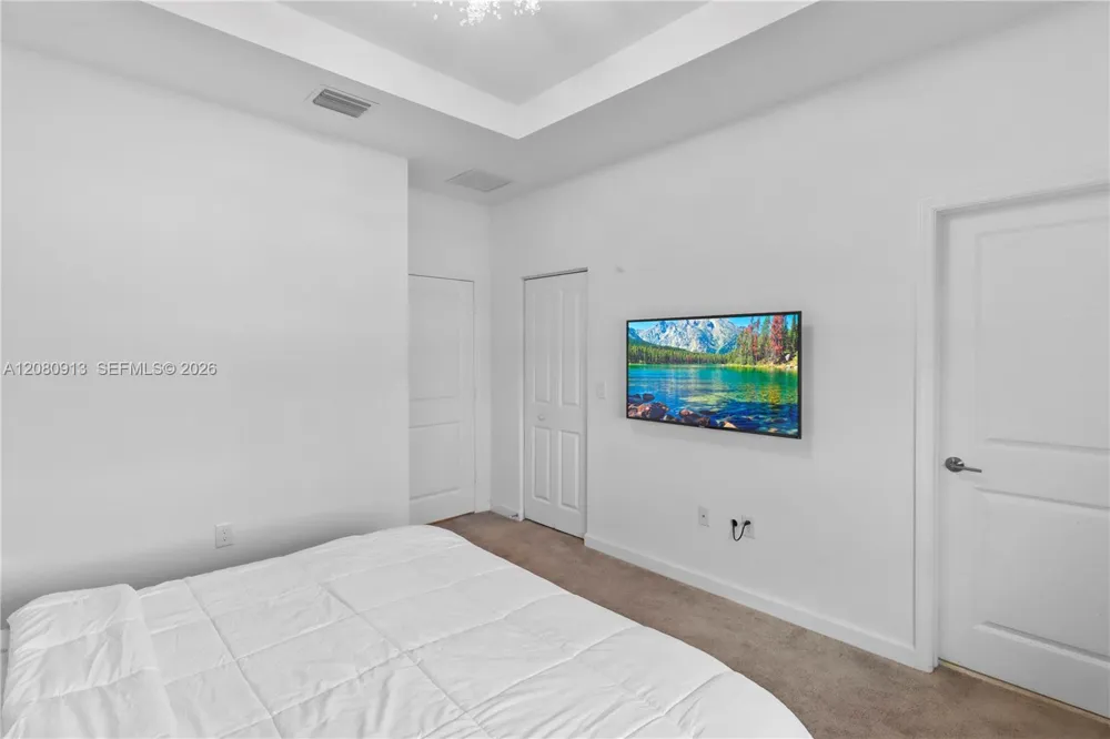 957 NE 211th St Miami, FL 33179