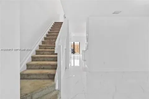 957 NE 211th St Miami, FL 33179