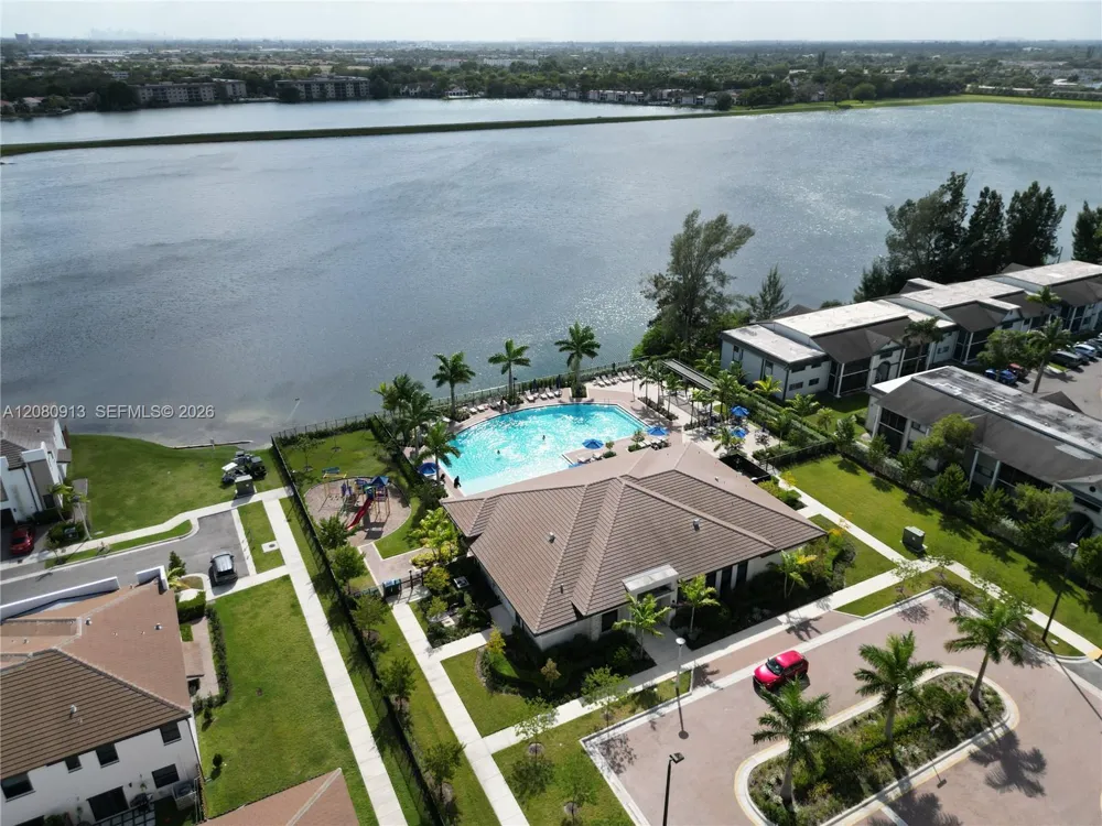 957 NE 211th St Miami, FL 33179