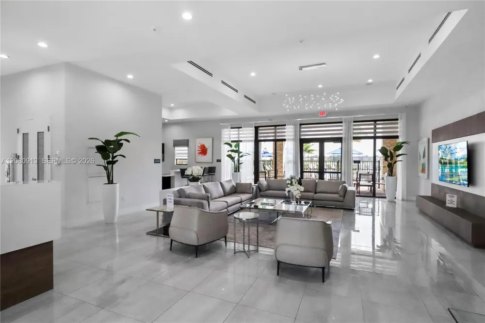 957 NE 211th St Miami, FL 33179