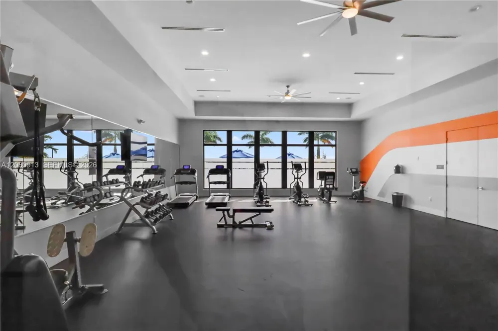 957 NE 211th St Miami, FL 33179