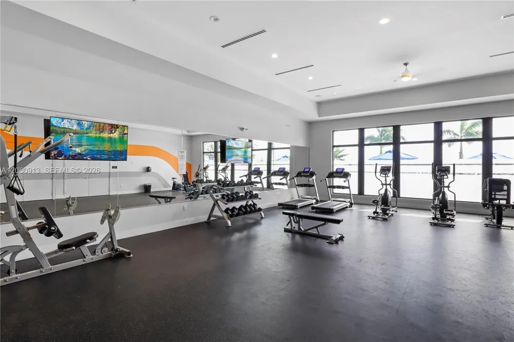 957 NE 211th St Miami, FL 33179