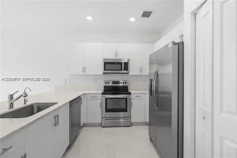 957 NE 211th St Miami, FL 33179