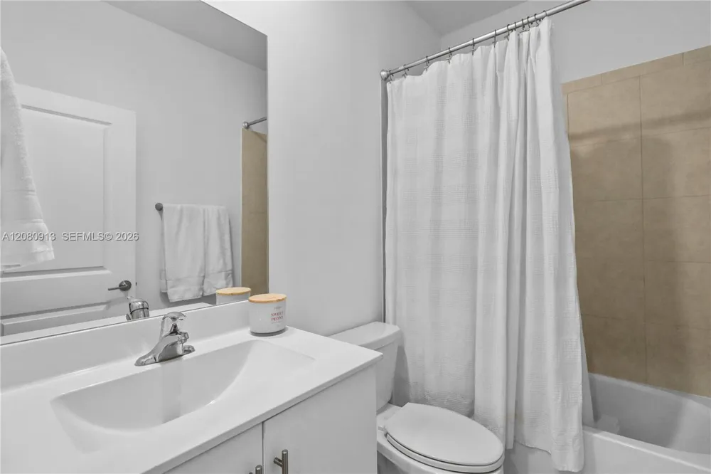 957 NE 211th St Miami, FL 33179