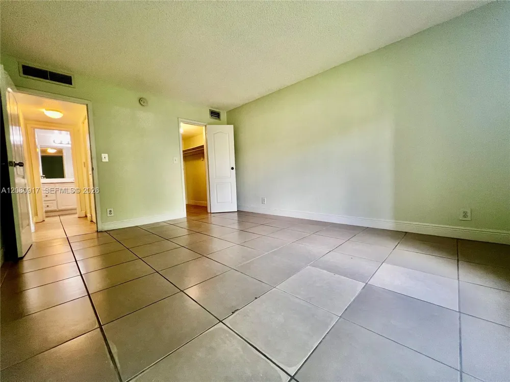 5201 Geneva Way #109 Doral, FL 33166