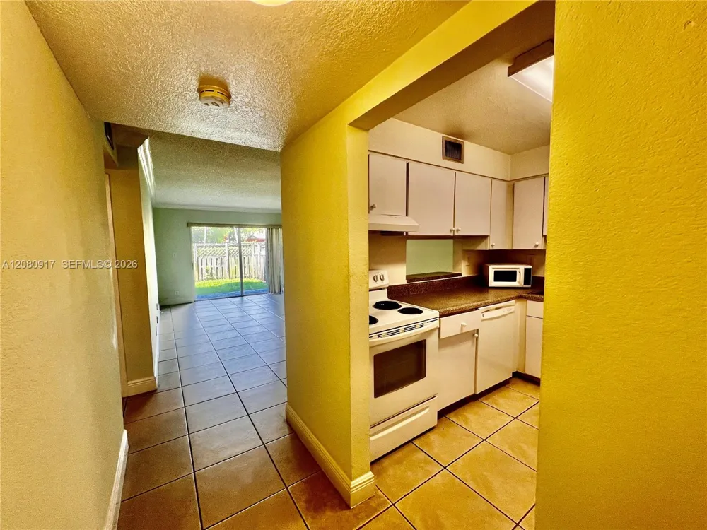 5201 Geneva Way #109 Doral, FL 33166
