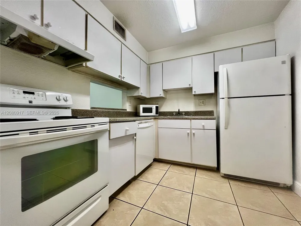 5201 Geneva Way #109 Doral, FL 33166