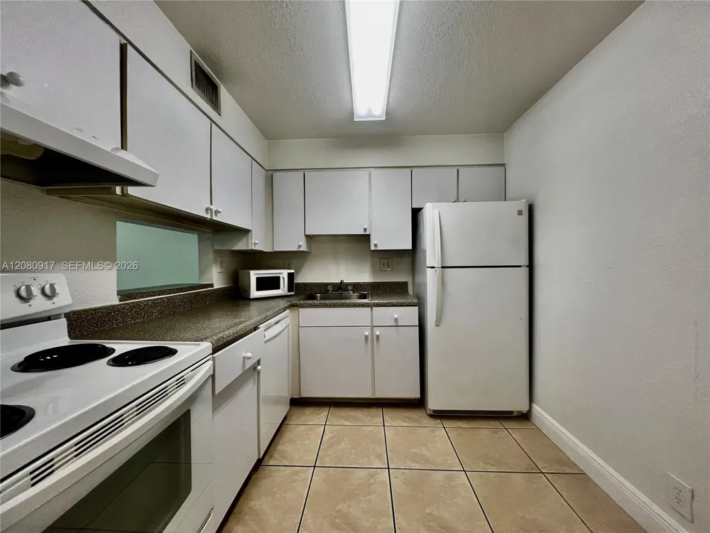 5201 Geneva Way #109 Doral, FL 33166