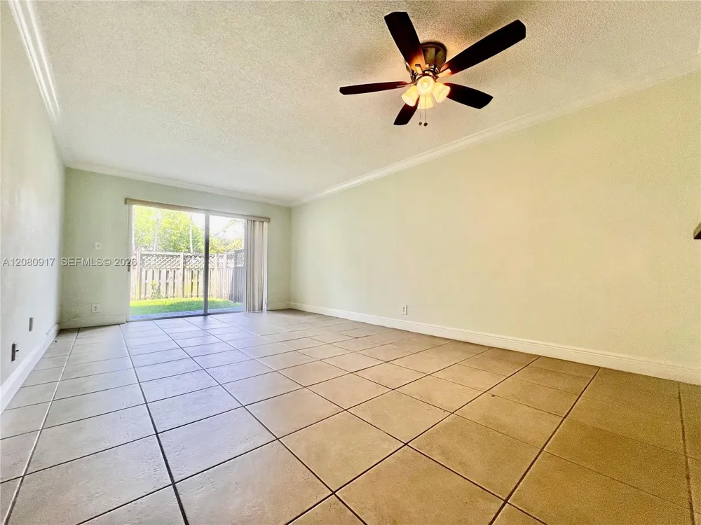 5201 Geneva Way #109 Doral, FL 33166