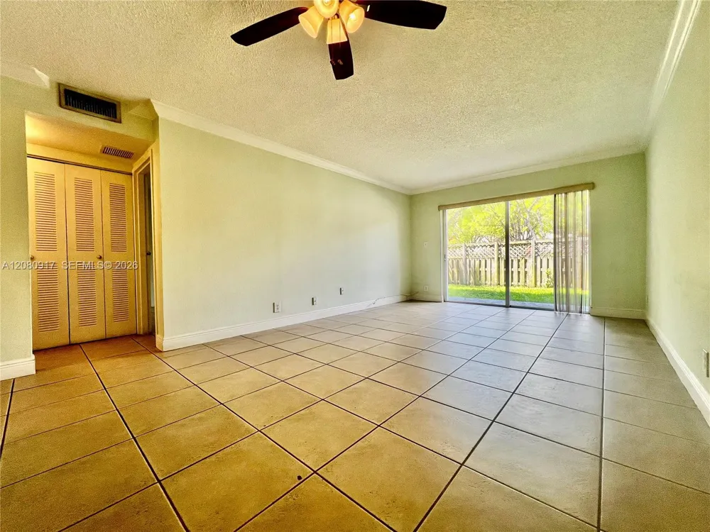 5201 Geneva Way #109 Doral, FL 33166
