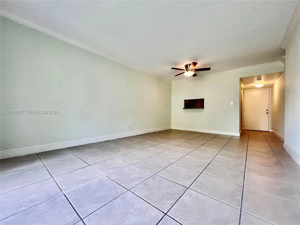 5201 Geneva Way #109 Doral, FL 33166