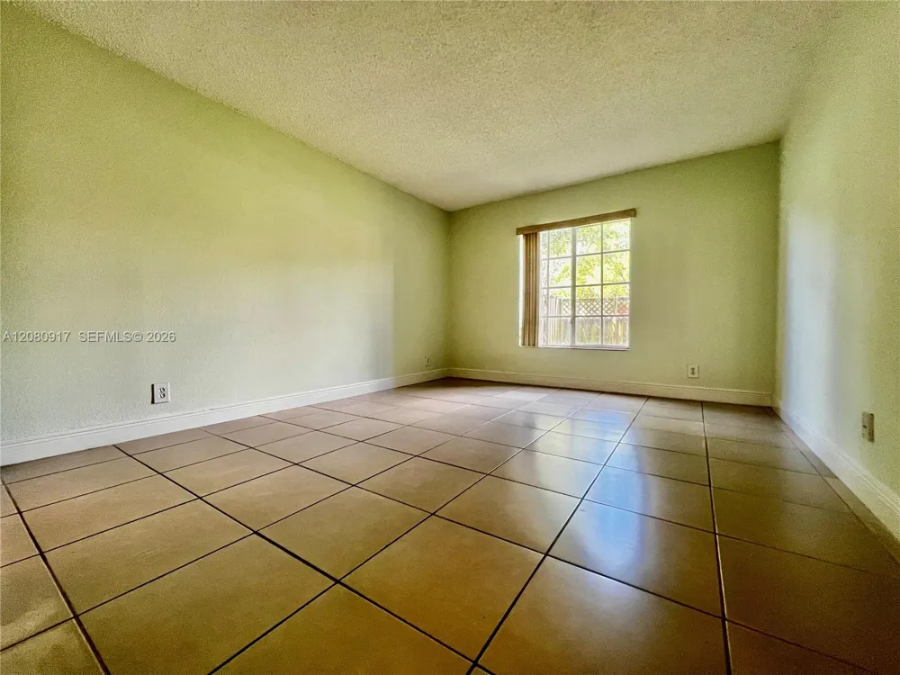 5201 Geneva Way #109 Doral, FL 33166