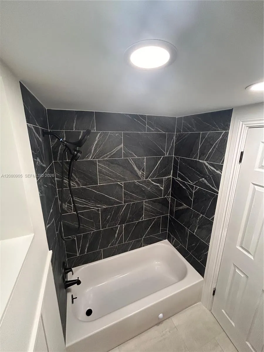 350 75th St #109 Miami Beach, FL 33141