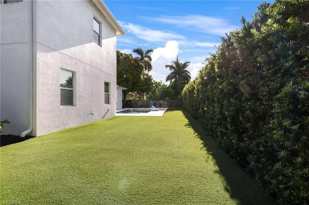 1252 Biltmore Drive Fort Myers, FL 33901