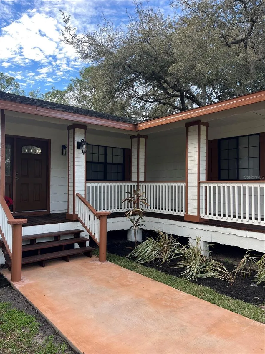 512 STALLINGS AVENUE Deltona, FL 32738