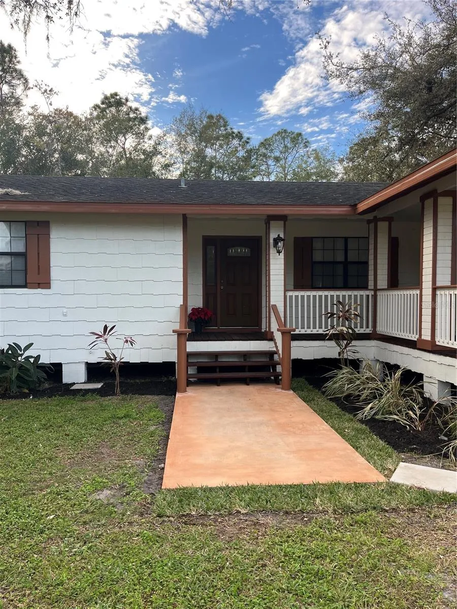 512 STALLINGS AVENUE Deltona, FL 32738