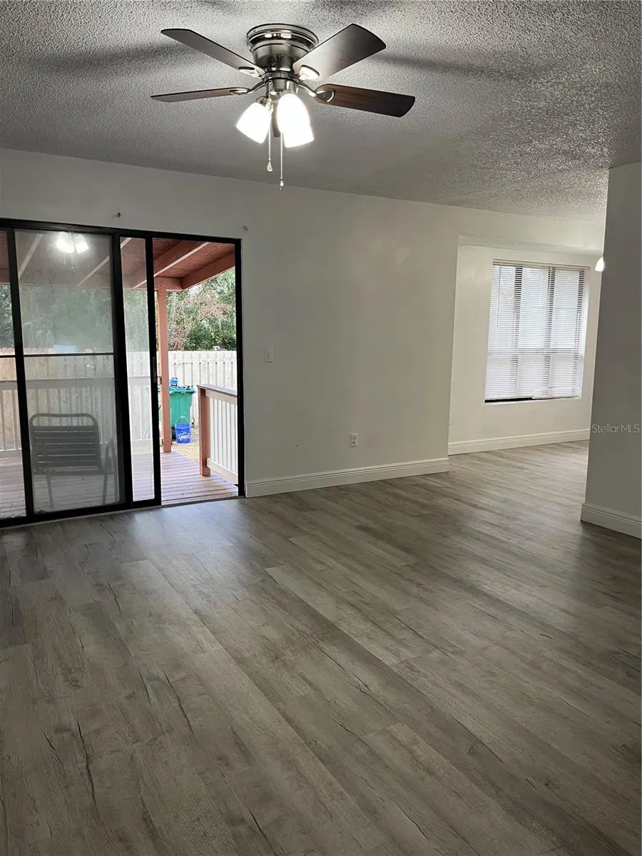 512 STALLINGS AVENUE Deltona, FL 32738