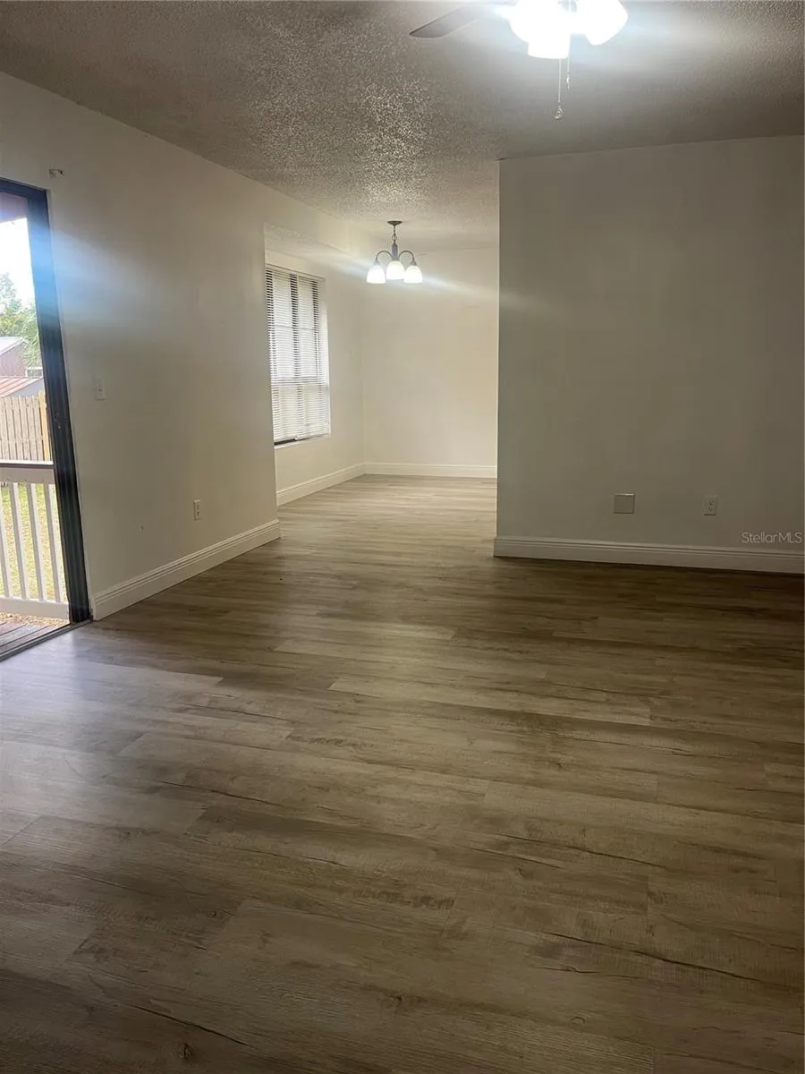 512 STALLINGS AVENUE Deltona, FL 32738