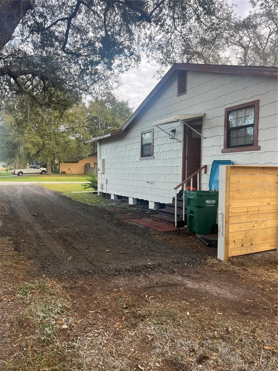 512 STALLINGS AVENUE Deltona, FL 32738