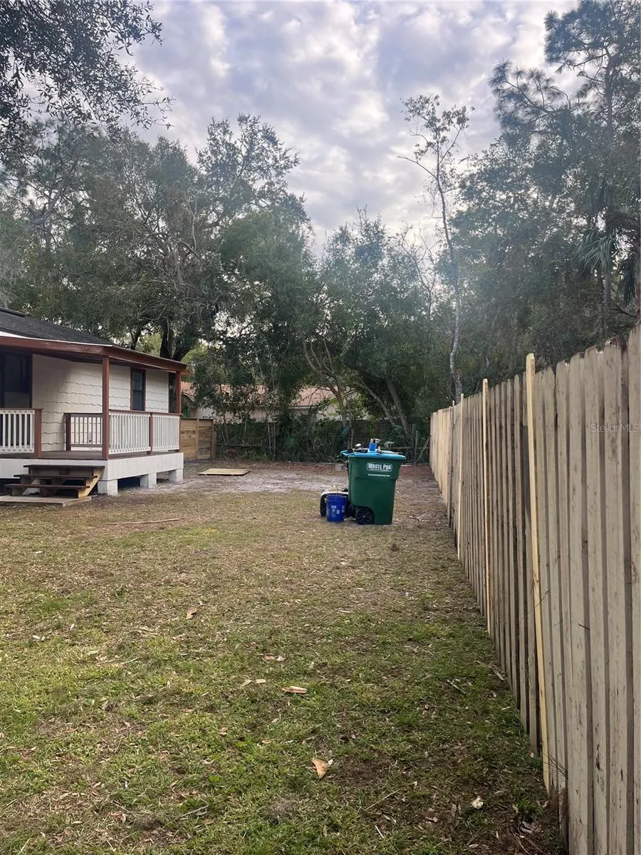 512 STALLINGS AVENUE Deltona, FL 32738