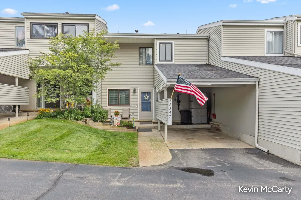 6247 Acropolis Drive SE #29 Cascade Charter Township, MI 49546