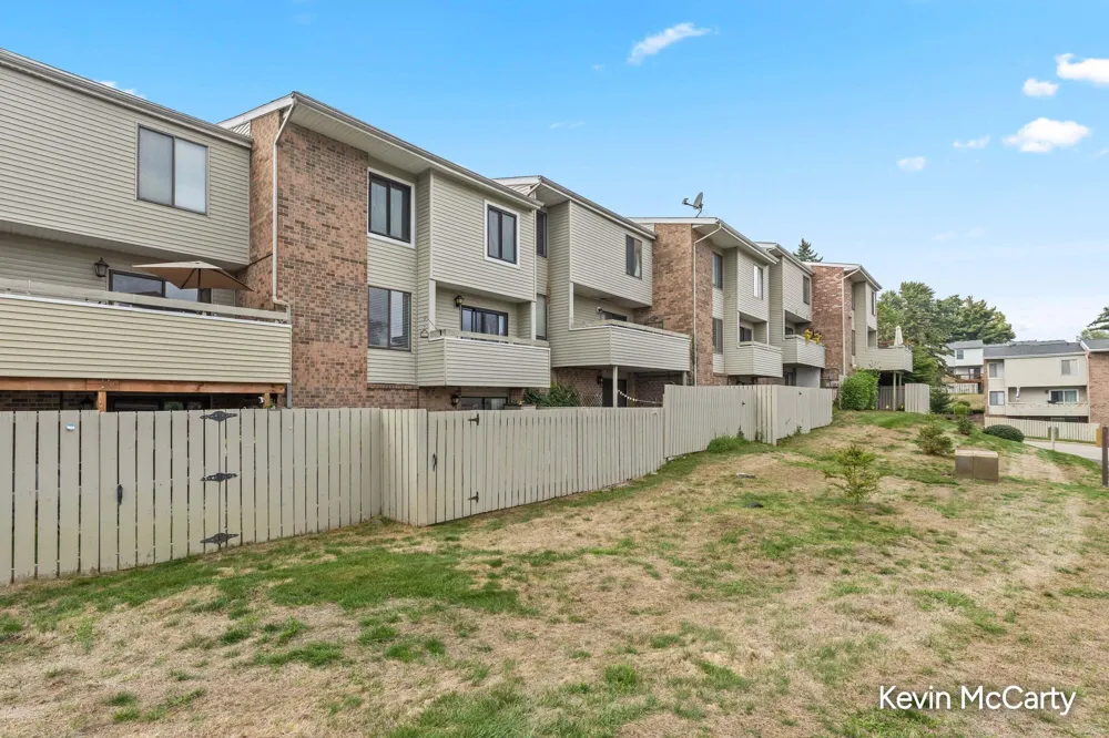 6247 Acropolis Drive SE #29 Cascade Charter Township, MI 49546