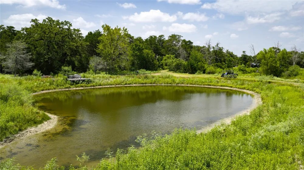 7221 W Old Lockhart Road Muldoon, TX 78949