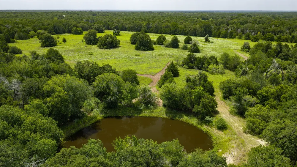 7221 W Old Lockhart Road Muldoon, TX 78949