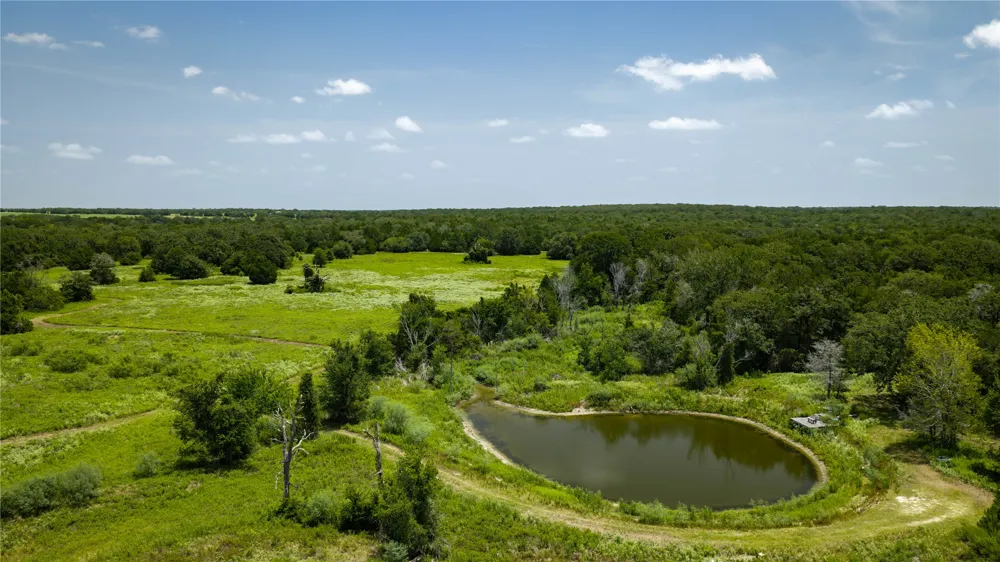 7221 W Old Lockhart Road Muldoon, TX 78949