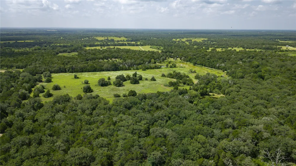 7221 W Old Lockhart Road Muldoon, TX 78949