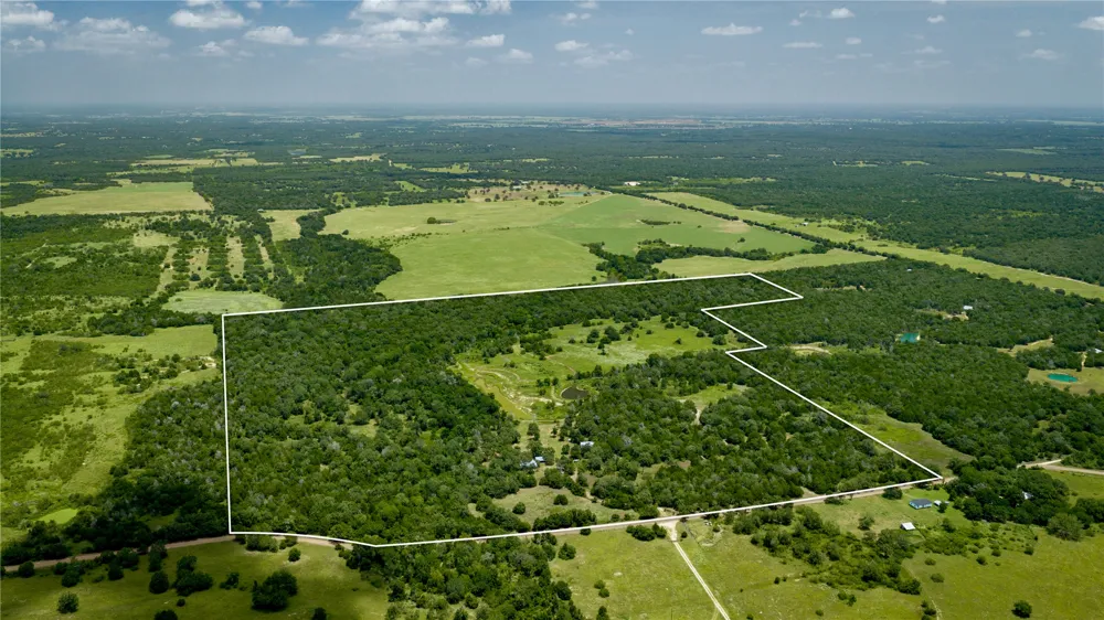 7221 W Old Lockhart Road Muldoon, TX 78949